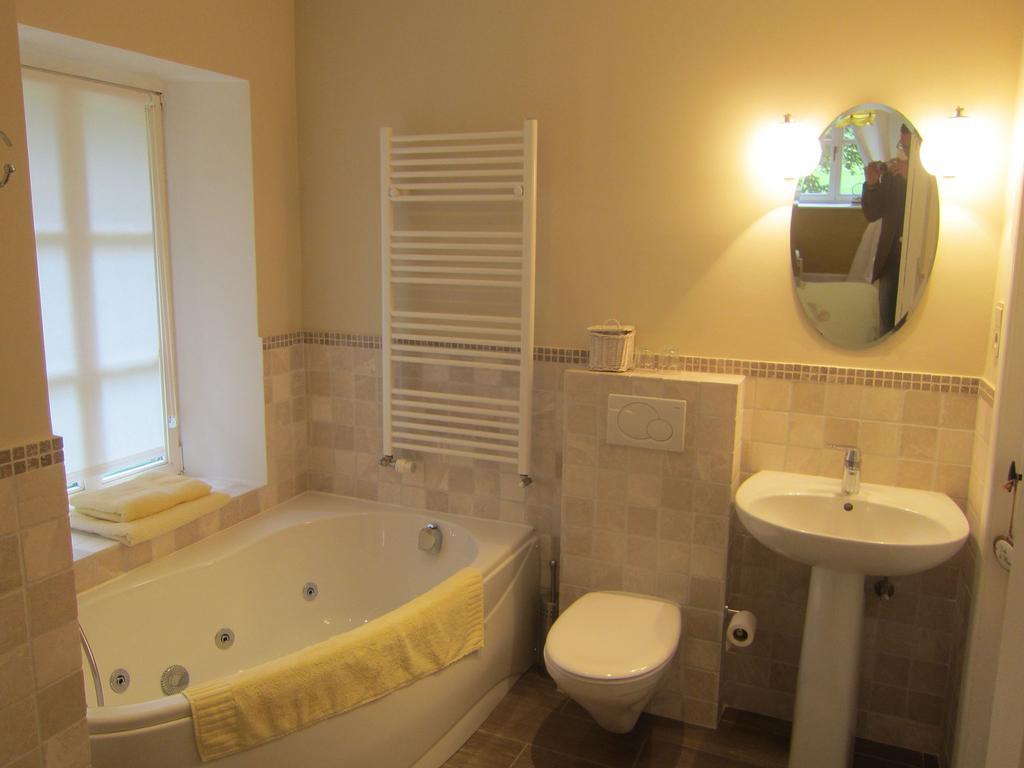Delightful Castle In Bastogne With Bubble Bath Villa ภายนอก รูปภาพ